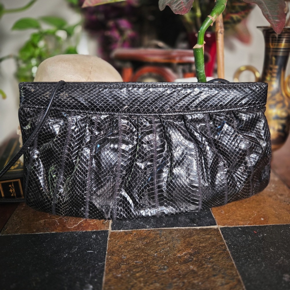 Vintage 80s Palizzio Black Snakeskin Clutch Crossbody Bag Pleated Evening Purse - Picture 2 of 9